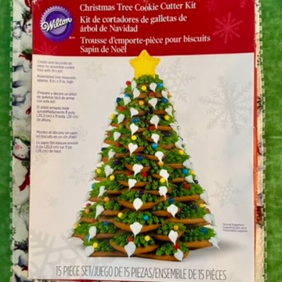NIB Wilton Christmas Tree Cookie Cutter Kit 3 Decorating Bags 2 Decorating Tips - Picture 1 of 7